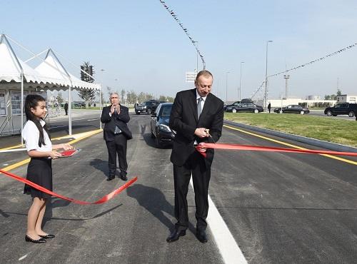İlham Əliyev yeni yolun açılışında